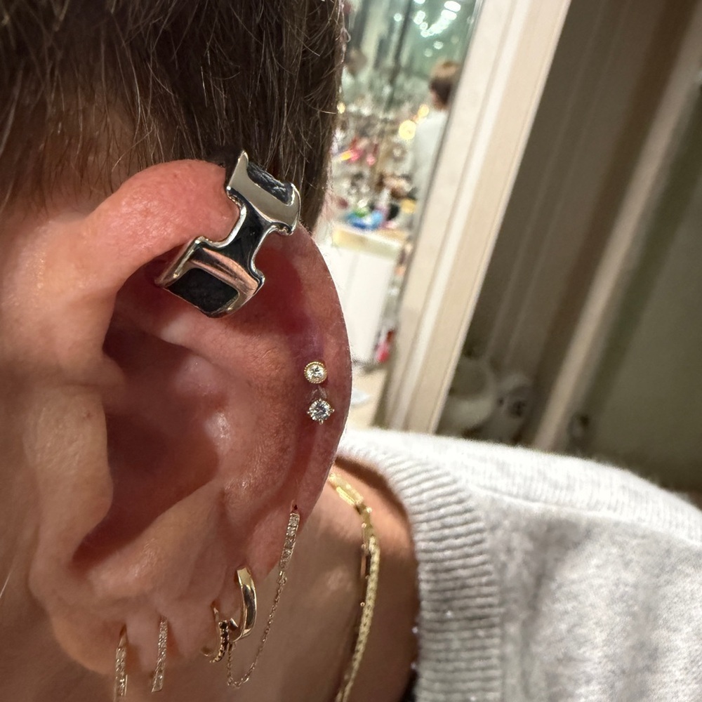 Hermes ear cuff black and silver. - Picture 2 of 6